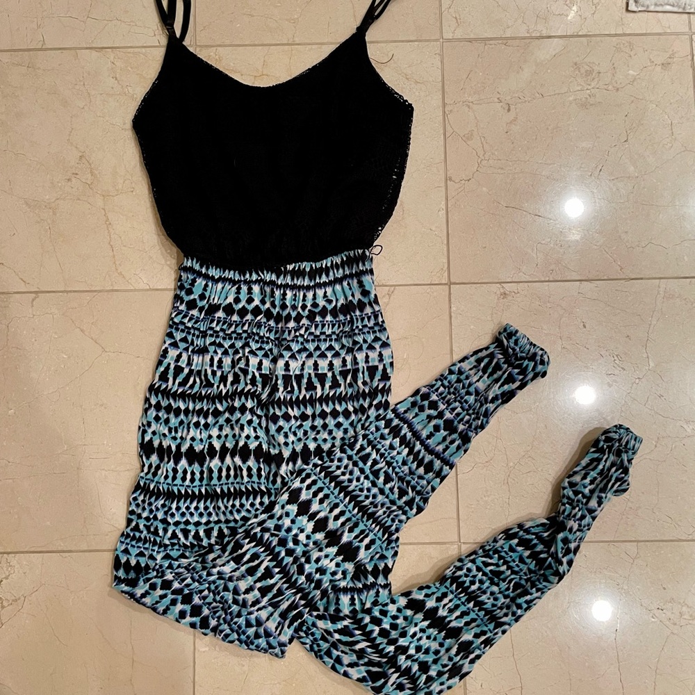 Cute romper. Great for going out!